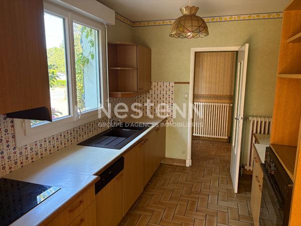 Maison plain-pied de 139m² à vendre à Bressuire, proche écoles et commodités