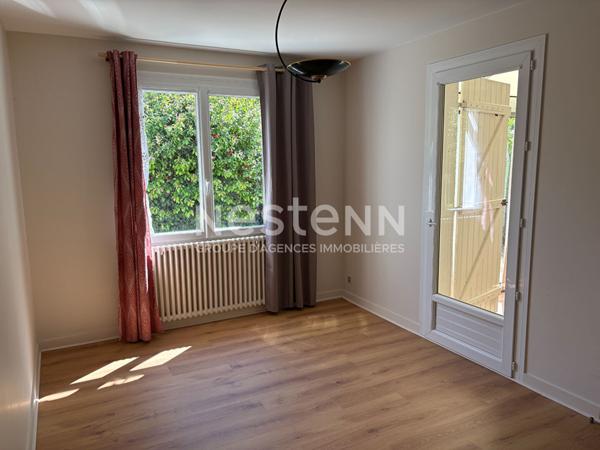 Maison plain-pied de 139m² à vendre à Bressuire, proche écoles et commodités