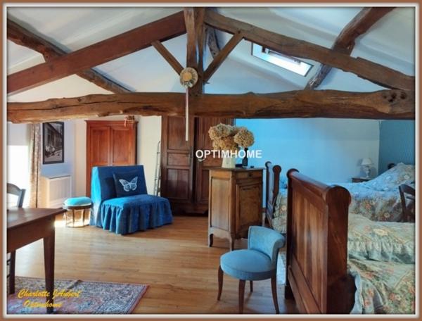 Grand corps de ferme plein de charme, proche de MONTMOREAU SAINT CYBARD (16)