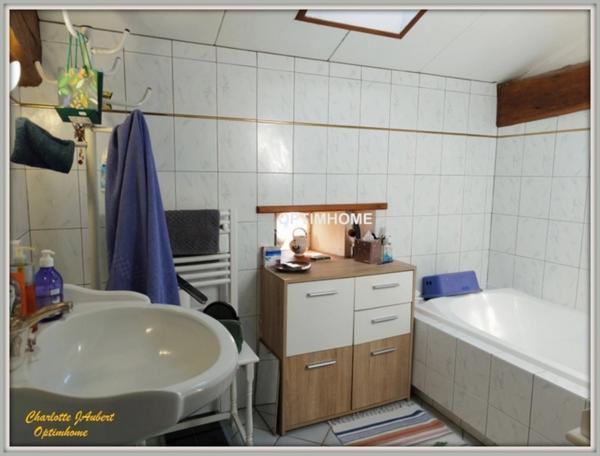 Grand corps de ferme plein de charme, proche de MONTMOREAU SAINT CYBARD (16)