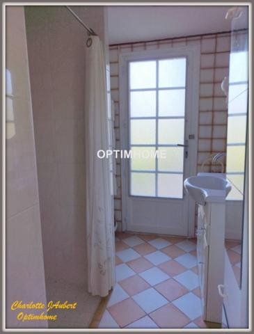 Grand corps de ferme plein de charme, proche de MONTMOREAU SAINT CYBARD (16)