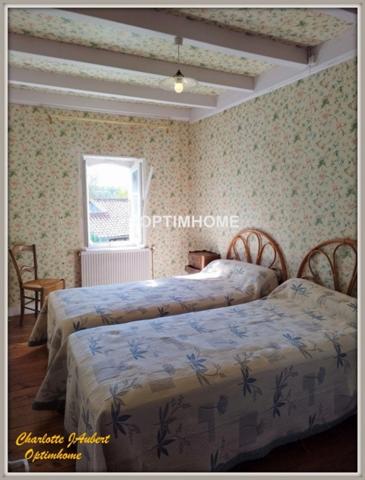 Grand corps de ferme plein de charme, proche de MONTMOREAU SAINT CYBARD (16)