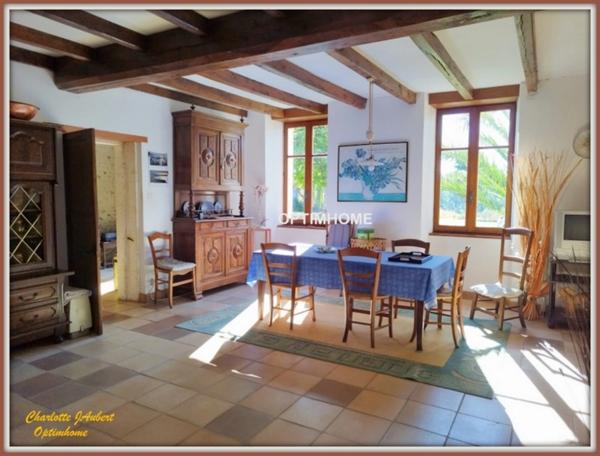 Grand corps de ferme plein de charme, proche de MONTMOREAU SAINT CYBARD (16)