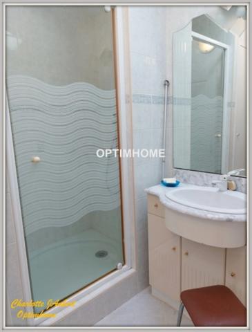 Grand corps de ferme plein de charme, proche de MONTMOREAU SAINT CYBARD (16)