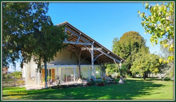 Grand corps de ferme plein de charme, proche de MONTMOREAU SAINT CYBARD (16)