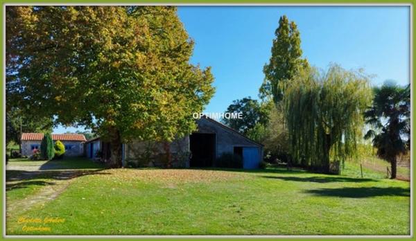 Grand corps de ferme plein de charme, proche de MONTMOREAU SAINT CYBARD (16)