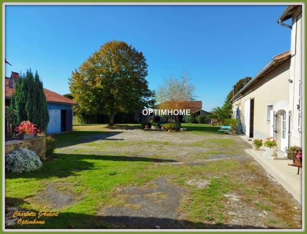 Grand corps de ferme plein de charme, proche de MONTMOREAU SAINT CYBARD (16)