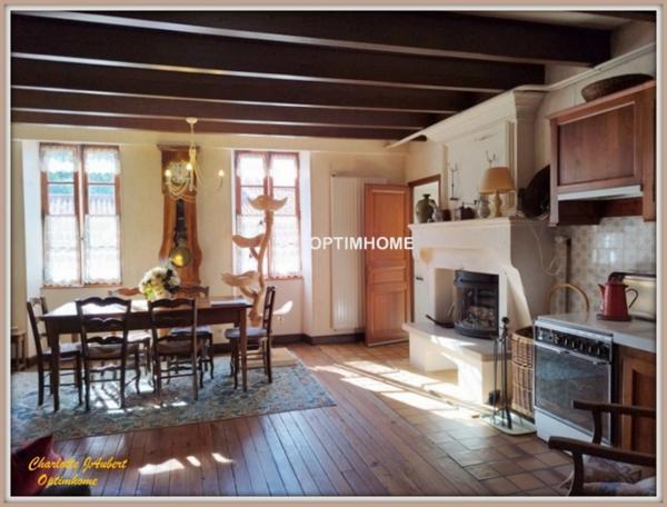 Grand corps de ferme plein de charme, proche de MONTMOREAU SAINT CYBARD (16)