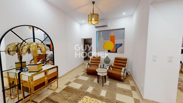 Carpentras, appartement comme une maison de ville (245 m² Carrez) entièrement rénové avec extérieurs