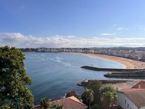 LUMINEUX T3 MEUBLE VU SUR MER