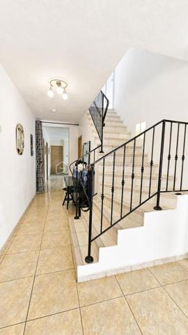 Votre conseillère Fabienne RIGAUD Bskimmobilier vous propose de découvrir cette magnifique maison familiale spacieuse et confortable d'environ 210 m², implantée sur un superbe terrain arboré de plus de 3000 m², avec piscine, garage et abris voiture.

Dès l'entrée, vous serez séduit par un vaste séjour lumineux, donnant sur une terrasse avec piscine, ainsi qu'une grande cuisine indépendante fonctionnelle.

La partie nuit se compose de :
Au rez de chaussé une chambre, une salle d'eau, wc avec lave main, un second salon, facilement aménageable en 6ᵉ chambre, bureau ou salle de jeux, offre un véritable potentiel d'évolution. Et un accès direct au garage.

A l'étage :
3 chambres, dont 2 avec terrasse privative,
une suite parentale avec salle de bain et sa propre terrasse.
Encore une salle d'eau, et un wc séparé avec lave main.

À l'extérieur, vous profiterez d'un magnifique terrain de plus de 3000 m² agrémenté d'une piscine, d'un abris voiture.
Un garage de 21 m² vient compléter les prestations de cette propriété.

Les plus de cette maison

✔ Maison familiale de 210 m²
✔ Terrain de 3 000m²
✔ Piscine
✔ Grand séjour lumineux
✔ Cuisine indépendante
✔ Jusqu'à 6 chambres possibles
✔ Climatisation dans toutes les pièces
✔ Adoucisseur d'eau
✔ 3 salles de bains
✔ Garage de 21 m²

Cette propriété réunit espace, confort moderne et qualité de vie. Elle conviendra parfaitement à une grande famille ou à toute personne recherchant une maison aux beaux volumes dans un cadre privilégié.

Une visite s'impose pour découvrir tout le potentiel de cette belle propriété ! Contactez Fabienne au 06 60 81 38 06 ou f.rigaud@bskimmobilier.com