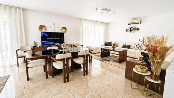 Votre conseillère Fabienne RIGAUD Bskimmobilier vous propose de découvrir cette magnifique maison familiale spacieuse et confortable d'environ 210 m², implantée sur un superbe terrain arboré de plus de 3000 m², avec piscine, garage et abris voiture.

Dès l'entrée, vous serez séduit par un vaste séjour lumineux, donnant sur une terrasse avec piscine, ainsi qu'une grande cuisine indépendante fonctionnelle.

La partie nuit se compose de :
Au rez de chaussé une chambre, une salle d'eau, wc avec lave main, un second salon, facilement aménageable en 6ᵉ chambre, bureau ou salle de jeux, offre un véritable potentiel d'évolution. Et un accès direct au garage.

A l'étage :
3 chambres, dont 2 avec terrasse privative,
une suite parentale avec salle de bain et sa propre terrasse.
Encore une salle d'eau, et un wc séparé avec lave main.

À l'extérieur, vous profiterez d'un magnifique terrain de plus de 3000 m² agrémenté d'une piscine, d'un abris voiture.
Un garage de 21 m² vient compléter les prestations de cette propriété.

Les plus de cette maison

✔ Maison familiale de 210 m²
✔ Terrain de 3 000m²
✔ Piscine
✔ Grand séjour lumineux
✔ Cuisine indépendante
✔ Jusqu'à 6 chambres possibles
✔ Climatisation dans toutes les pièces
✔ Adoucisseur d'eau
✔ 3 salles de bains
✔ Garage de 21 m²

Cette propriété réunit espace, confort moderne et qualité de vie. Elle conviendra parfaitement à une grande famille ou à toute personne recherchant une maison aux beaux volumes dans un cadre privilégié.

Une visite s'impose pour découvrir tout le potentiel de cette belle propriété ! Contactez Fabienne au 06 60 81 38 06 ou f.rigaud@bskimmobilier.com