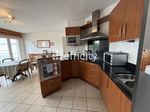 Appartement
         3 pièces
        - 61 m² 179 900 € *