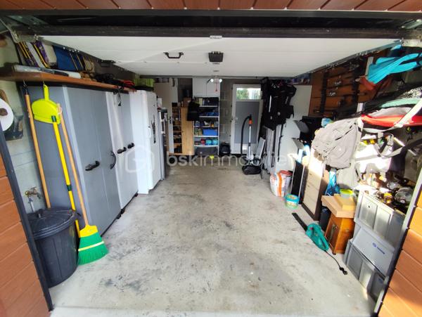 Propriété d'exception de 131 m2 exposée plein Sud ''Rare à la vente''
Venez découvrir et posez vos valises dans cette belle maison familiale bien pensée et très lumineuse, Une maison clé en main avec vie de plain pied, garages, dépendances, Jardin, Cuisine d'été, Terrain de pétanque...
Cette charmante maison sera ravir grand et petit par ses volumes, sa fonctionnalité, sa localisation et son cadre verdoyant.
Elle se compose de la manière suivante :
Au Rez de chaussée : Entrée sur Séjour - Salon - Salle à manger - Cuisine ouverte toute équipée, un poêle à bois suspendu central (chaleur diffuse), salle de bain et douche (double vasque), Bureau, Buanderie, Cave,
Chambre parentale avec dressing, WC séparé.
A l'Etage : Mezzanine 'espace bureau', 2 chambres avec dressing, Salle d'eau, WC séparé
Annexes : Un Atelier (avis aux bricoleurs), un garage, un préau, une dépendance en pierre (stockage divers), Poulailler, Potager, Récupérateur d'eau de pluie, Jardin Arboré ''mais pas trop'', Cour bitumé, portail électrique et terrain clos
Maison Très bien isolée, Double vitrage, Chauffage au sol haut et bas, Pompe à chaleur, Vmc Simple flux ''Coup de Cœur assuré''