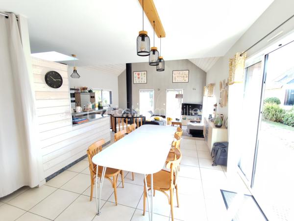 Propriété d'exception de 131 m2 exposée plein Sud ''Rare à la vente''
Venez découvrir et posez vos valises dans cette belle maison familiale bien pensée et très lumineuse, Une maison clé en main avec vie de plain pied, garages, dépendances, Jardin, Cuisine d'été, Terrain de pétanque...
Cette charmante maison sera ravir grand et petit par ses volumes, sa fonctionnalité, sa localisation et son cadre verdoyant.
Elle se compose de la manière suivante :
Au Rez de chaussée : Entrée sur Séjour - Salon - Salle à manger - Cuisine ouverte toute équipée, un poêle à bois suspendu central (chaleur diffuse), salle de bain et douche (double vasque), Bureau, Buanderie, Cave,
Chambre parentale avec dressing, WC séparé.
A l'Etage : Mezzanine 'espace bureau', 2 chambres avec dressing, Salle d'eau, WC séparé
Annexes : Un Atelier (avis aux bricoleurs), un garage, un préau, une dépendance en pierre (stockage divers), Poulailler, Potager, Récupérateur d'eau de pluie, Jardin Arboré ''mais pas trop'', Cour bitumé, portail électrique et terrain clos
Maison Très bien isolée, Double vitrage, Chauffage au sol haut et bas, Pompe à chaleur, Vmc Simple flux ''Coup de Cœur assuré''
