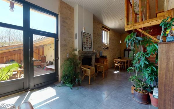 Appartement à louer    4 pièces • 104,85 m2 Étoile-sur-Rhône