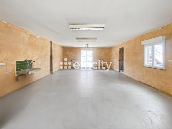 Maison
         6 pièces
        - 145 m² 460 000 € *
