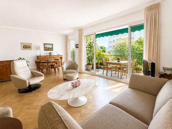A vendre - Appartement  traversant - étage élevé - au calme -  Marseille 8ème (13008)