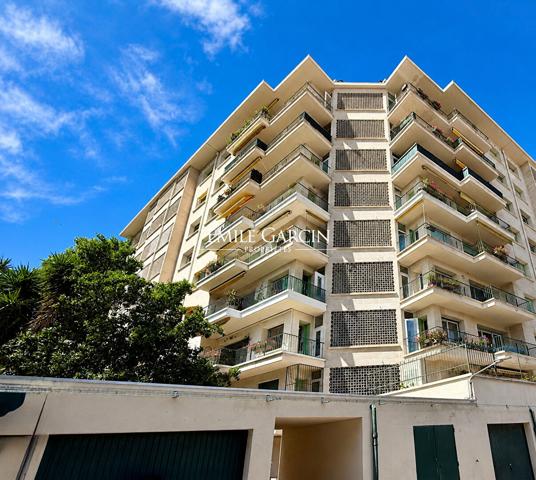 A vendre - Appartement  traversant - étage élevé - au calme -  Marseille 8ème (13008)