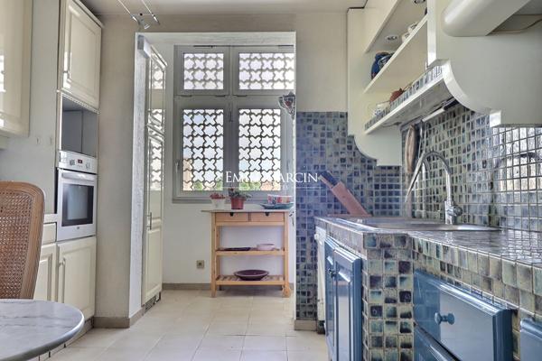 A vendre - Appartement  traversant - étage élevé - au calme -  Marseille 8ème (13008)
