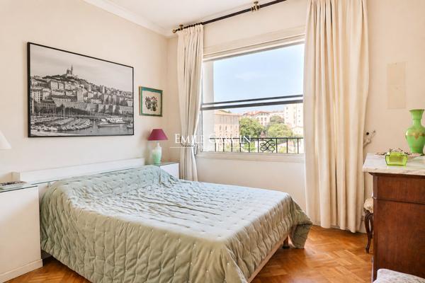 A vendre - Appartement  traversant - étage élevé - au calme -  Marseille 8ème (13008)