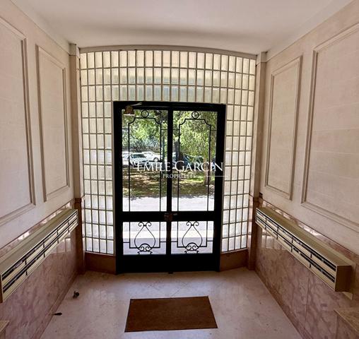 A vendre - Appartement  traversant - étage élevé - au calme -  Marseille 8ème (13008)