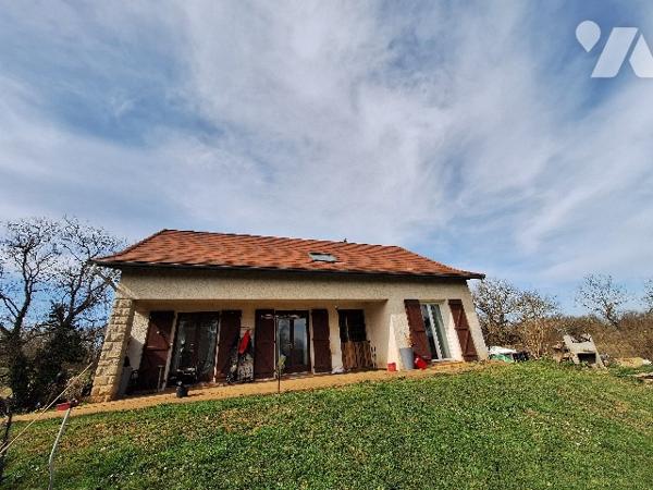Maison individuelle de type 6, pavillon, située à Villefranche-de-Rouergue.