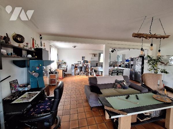 Maison individuelle de type 6, pavillon, située à Villefranche-de-Rouergue.