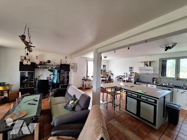 Maison individuelle de type 6, pavillon, située à Villefranche-de-Rouergue.