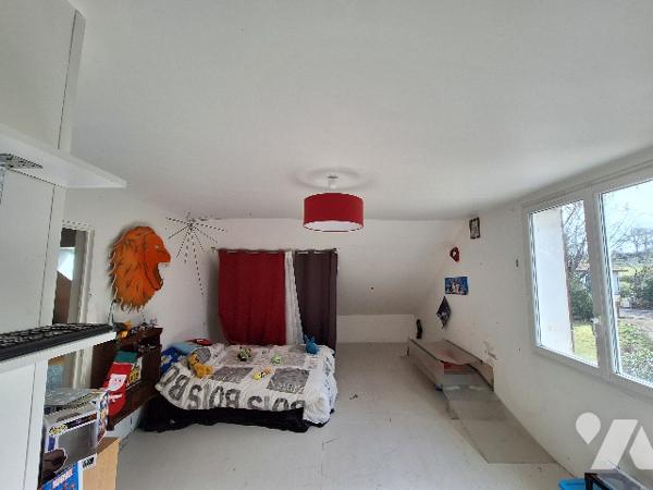 Maison individuelle de type 6, pavillon, située à Villefranche-de-Rouergue.