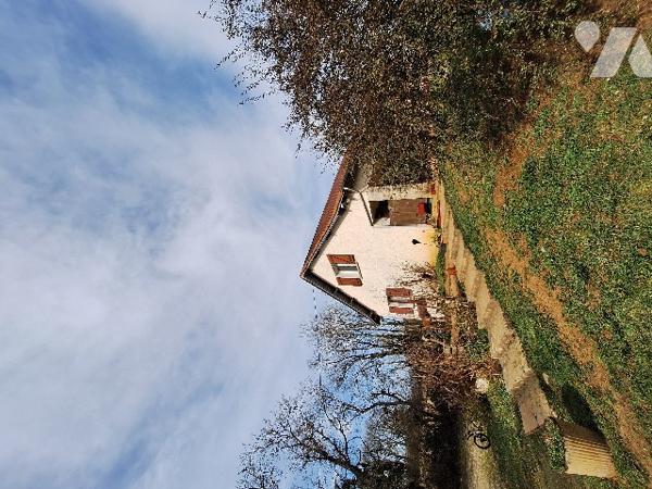 Maison individuelle de type 6, pavillon, située à Villefranche-de-Rouergue.