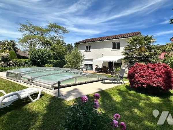 Maison de plain pied , 3 chambres, mezzanine , terrain clos avec piscine et garage double