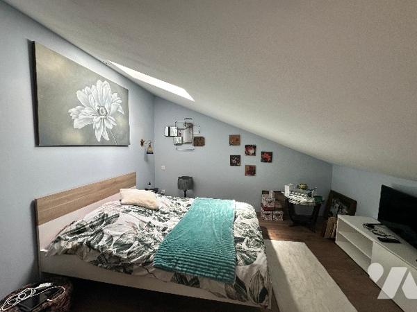 Maison de plain pied , 3 chambres, mezzanine , terrain clos avec piscine et garage double