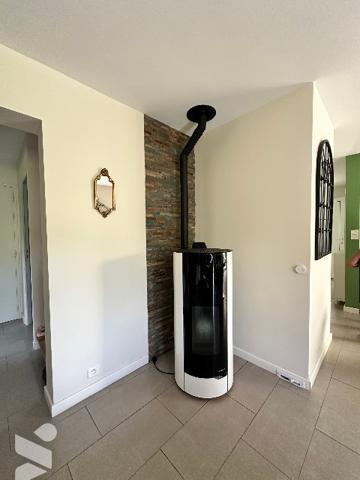 Maison de plain pied , 3 chambres, mezzanine , terrain clos avec piscine et garage double