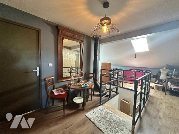 Maison de plain pied , 3 chambres, mezzanine , terrain clos avec piscine et garage double