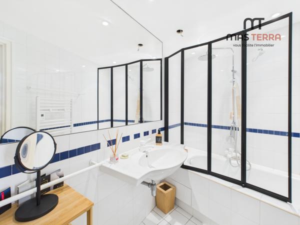 Appartement
         3 pièces
        - 65 m² Exclusivité 135 000 € *