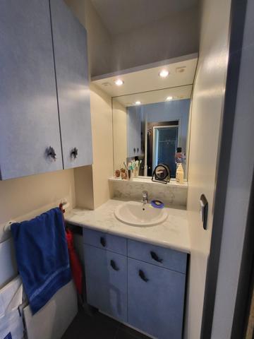 5 minutes à pied de la gare et du centre ville ! Superbe 5 pièces avec vue dégagée sur les arbres