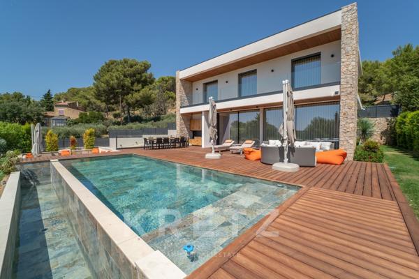 Saint Chamas, Villa contemporaine avec vue dominante sur l'étang