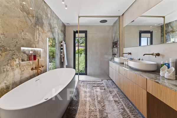 Saint Chamas, Villa contemporaine avec vue dominante sur l'étang