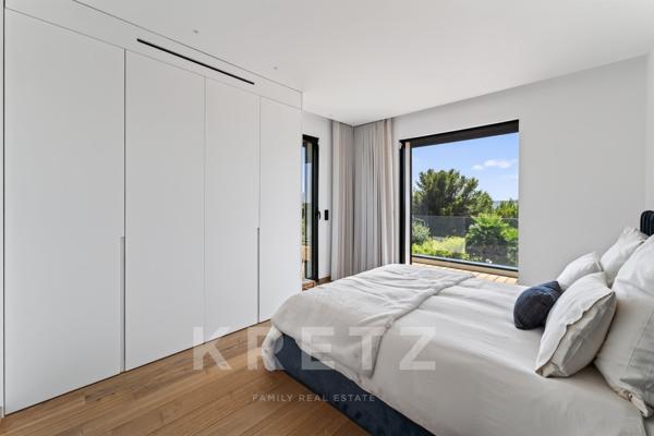 Saint Chamas, Villa contemporaine avec vue dominante sur l'étang