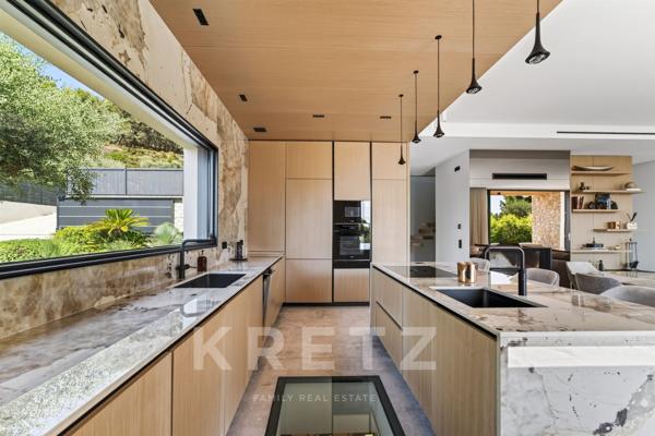 Saint Chamas, Villa contemporaine avec vue dominante sur l'étang