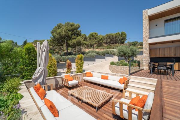 Saint Chamas, Villa contemporaine avec vue dominante sur l'étang