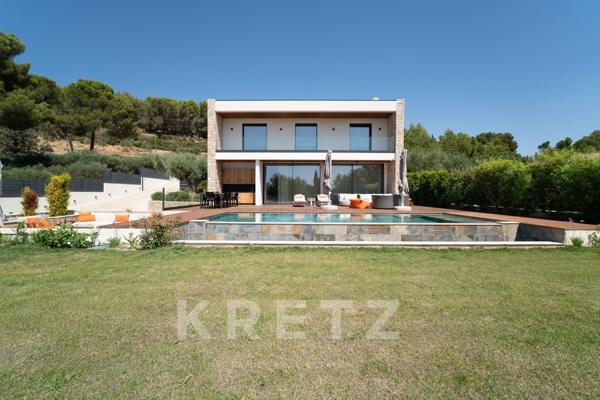 Saint Chamas, Villa contemporaine avec vue dominante sur l'étang