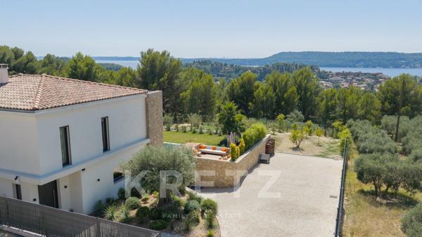 Saint Chamas, Villa contemporaine avec vue dominante sur l'étang