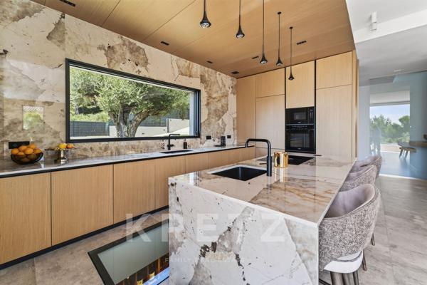 Saint Chamas, Villa contemporaine avec vue dominante sur l'étang