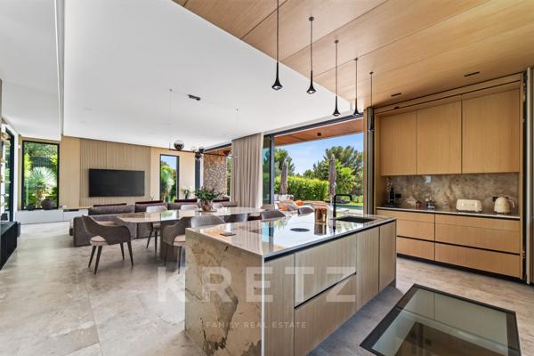 Saint Chamas, Villa contemporaine avec vue dominante sur l'étang