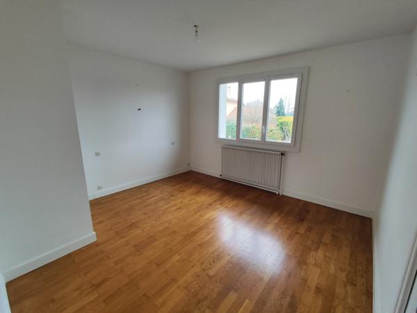 Morancé (69480) Maison individuelle 3 chambres, terrain, au coeur du village de Morancé