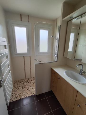 Morancé (69480) Maison individuelle 3 chambres, terrain, au coeur du village de Morancé