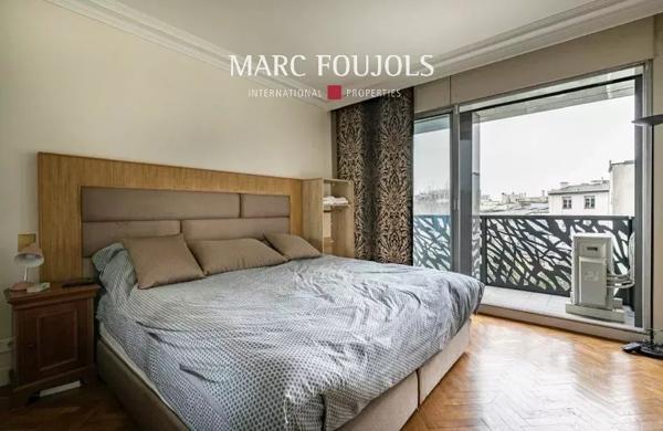 Paris 8 Saint Philippe du Roule : appartement de 130 m² au 6ème étage avec vue dégagée