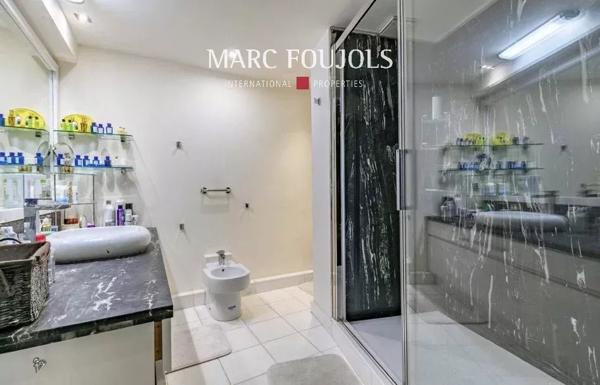 Paris 8 Saint Philippe du Roule : appartement de 130 m² au 6ème étage avec vue dégagée